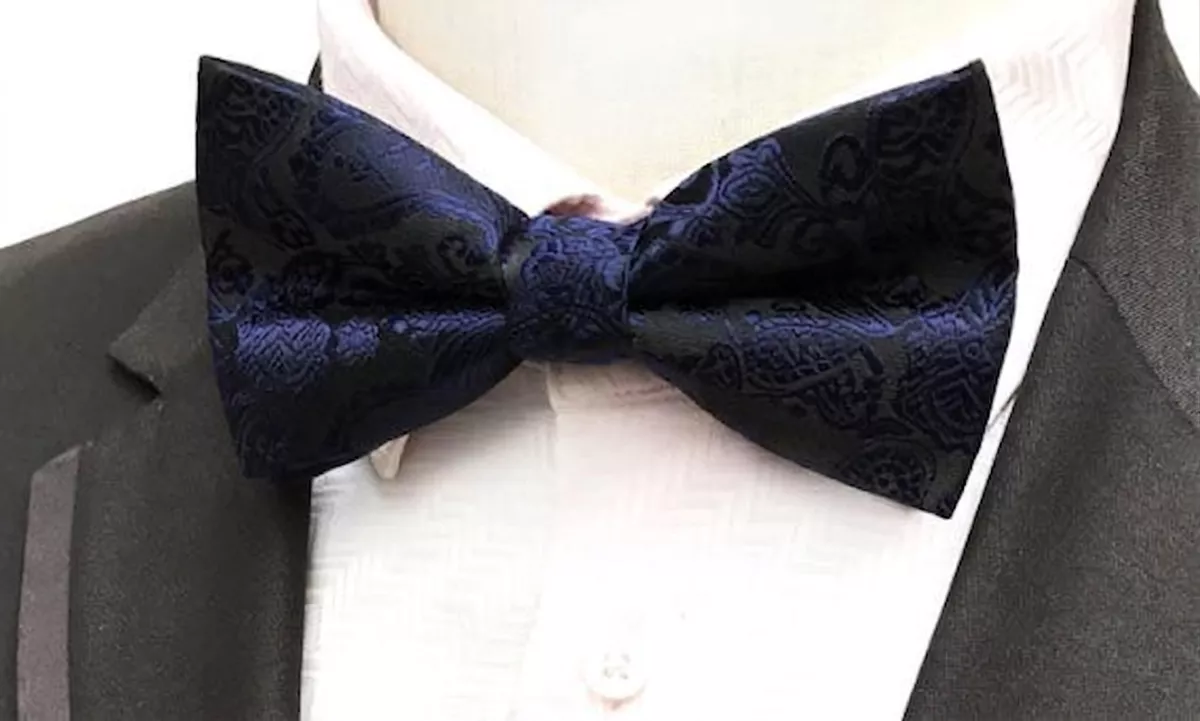 Elegantní pánský společenský motýlek v kombinaci tmavě modré a černé: Luxusní vzor Paisley Runmei studio