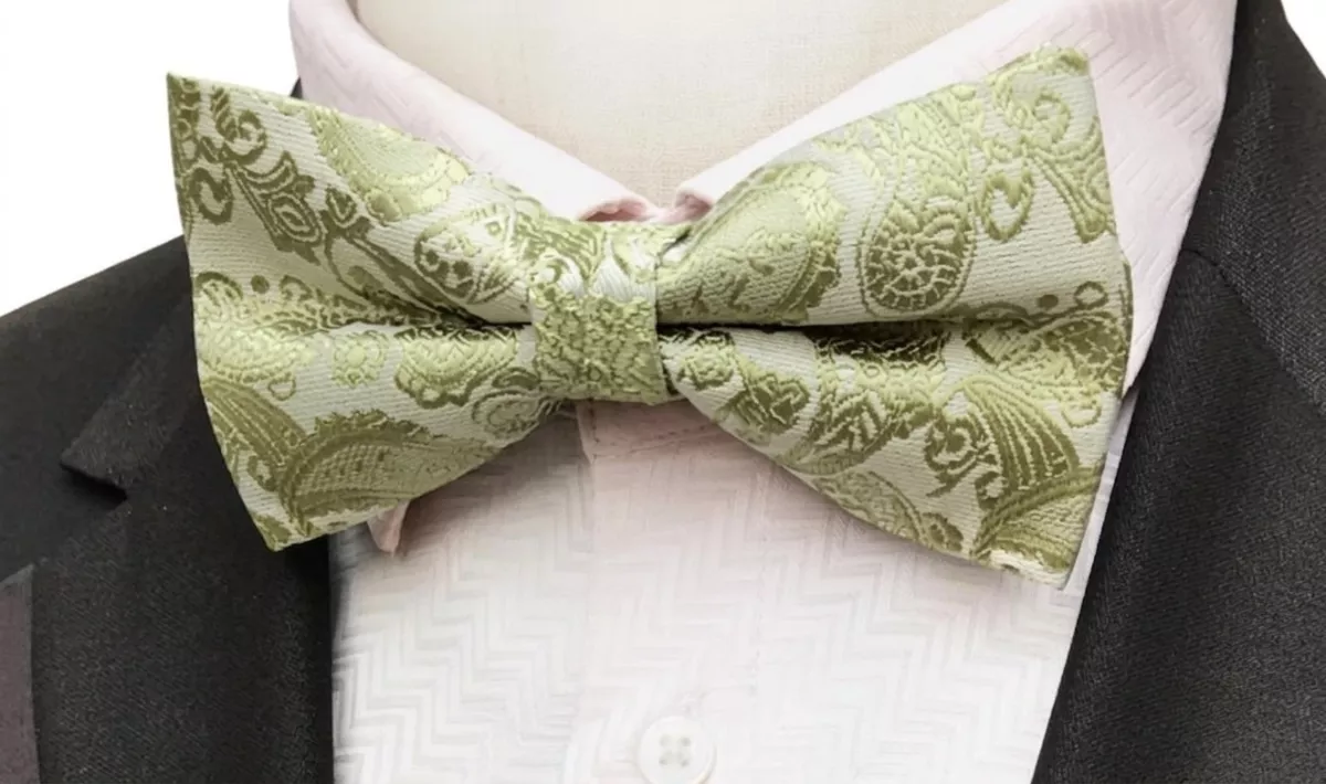 Motýlek Paisley – Olivově zelený: Elegantní pánský motýlek s jemným vzorem Runmei studio